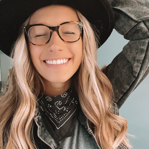 Meet Your Posher, Heather! - Picture 4 of 7